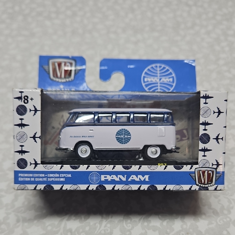 M2 Machines 1958 VW Microbus 15 Window USA Model R57 19-75 Pan Am